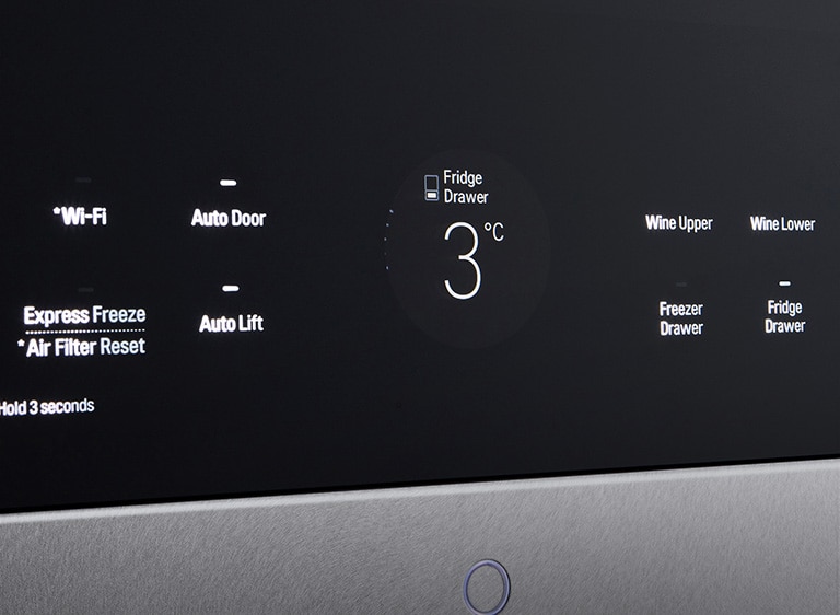 Das LED-beleuchtete Touchdisplay des LG SIGNATURE Weinkühlschranks zeigt verschiedene Informationen über die Weinlagerung an.