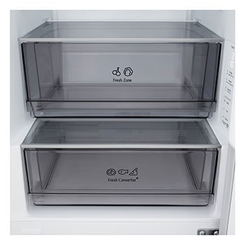 LG fridge freezer (GBBS726CPY) front view showing DoorCooling+™ vent