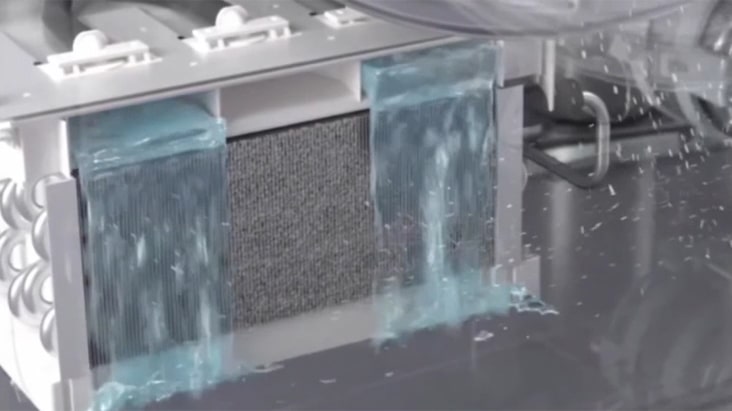 Video, das zeigt, wie der Kondensator automatisch gereinigt wird. Video, das zeigt, wie der Kondensator automatisch gereinigt wird.