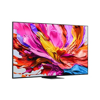 Leicht abgewinkelte Seitenansicht des LG QNED evo TV von rechts