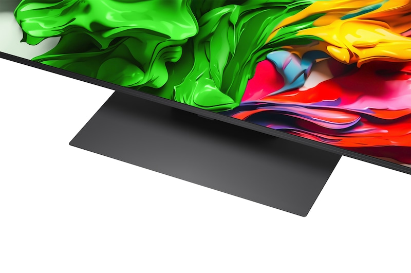 Ein Landschaftsbild einer Höhle mit Blick auf einen klaren blauen Himmel, das in der Mitte geteilt ist, wobei die eine Hälfte des Bildes ausgeblendet ist und die andere Hälfte in scharfem Kontrast steht. Unten links ist ein kleines Bild zu sehen, das zeigt, wie herkömmliche LED-Lampen platziert sind, und rechts ein kleines Bild, das zeigt, wie LG-Lampen noch komplizierter platziert sind. Der Titel beschreibt, wie die Precision Dimming Technology für ein schärferes Bild sorgt.