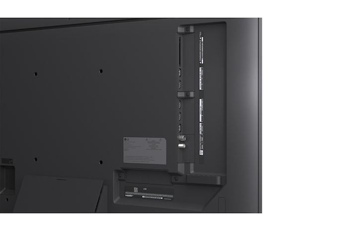 LG AI Magic Remote im Vordergrund. Das AI-Tastensymbol ist hervorgehoben. Im Hintergrund ist die LG webOS-Oberfläche zu sehen. Der Mauszeiger zeigt an, dass die Fernbedienung in Gebrauch ist. Der Text erklärt, wie die Funktionen und Bedienelemente der Fernbedienung das Navigieren in webOS erleichtern.