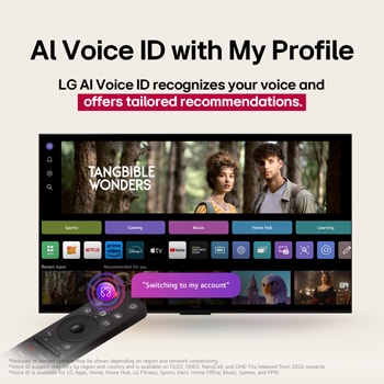 Auf einem LG QNED TV-Bildschirm befindet sich die webOS 25-Startseite, die mit Apps und Unterhaltungsinhalten gefüllt ist. Neben dem Fernseher befindet sich die LG Al Magic Remote. Die Al-Taste ist hervorgehoben, als ob sie durch die Stimme des Benutzers aktiviert würde. Daneben befindet sich eine Sprechblase, die auf mein Konto umschaltet. Der kurze Text erklärt, wie Nutzer ihre Stimme mit ihrem persönlichen Profil synchronisieren können, um die Navigation zu erleichtern und personalisierte Empfehlungen zu erhalten.