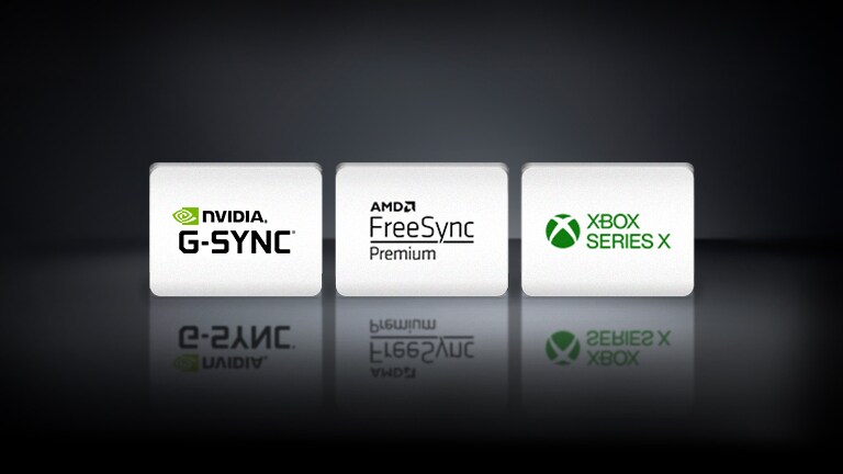 Die Logos von NVIDIA G-SYNC, AMD FreeSync und XBOX SERIES X sind horizontal vor einem schwarzen Hintergrund angeordnet.