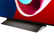 Nahaufnahme des LG OLED evo TV C4 von der Basis aus