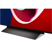 Nahaufnahme des LG OLED evo TV C4 von der Basis aus