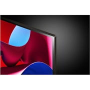 Nahaufnahme des LG OLED evo TV C4 von der Oberkante