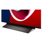 Nahaufnahme des LG OLED evo TV C4 von der Basis aus