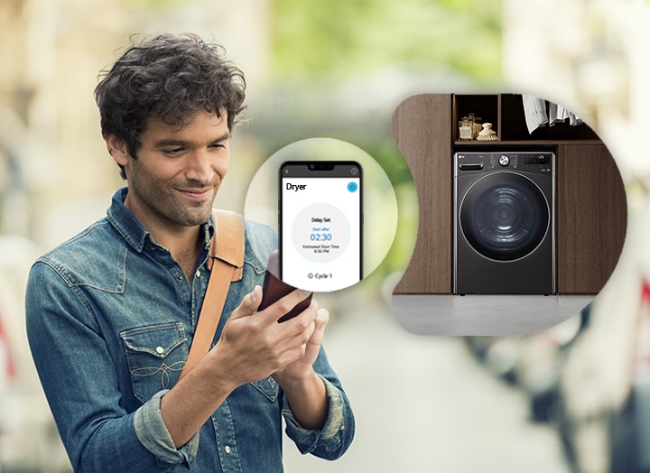 Ein Mann steuert den LG Trockner per Fernbedienung über eine ThinQ-App