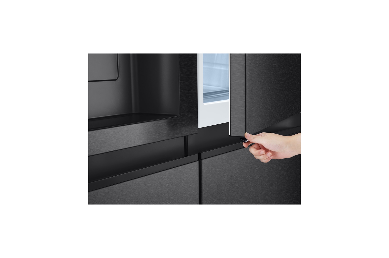 LG Side-by-Side mit Eis-, Crushed Ice- und Wasserspender | 638 Liter Kapazität | Festwasseranschluss | Metallic Black | GSJC40EPPE, GSJC40EPPE