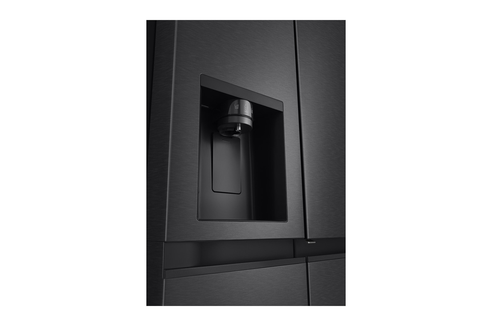 LG Side-by-Side mit Eis-, Crushed Ice- und Wasserspender | 638 Liter Kapazität | Festwasseranschluss | Essence Matte Black | GSJC40EPPE, GSJC40EPPE