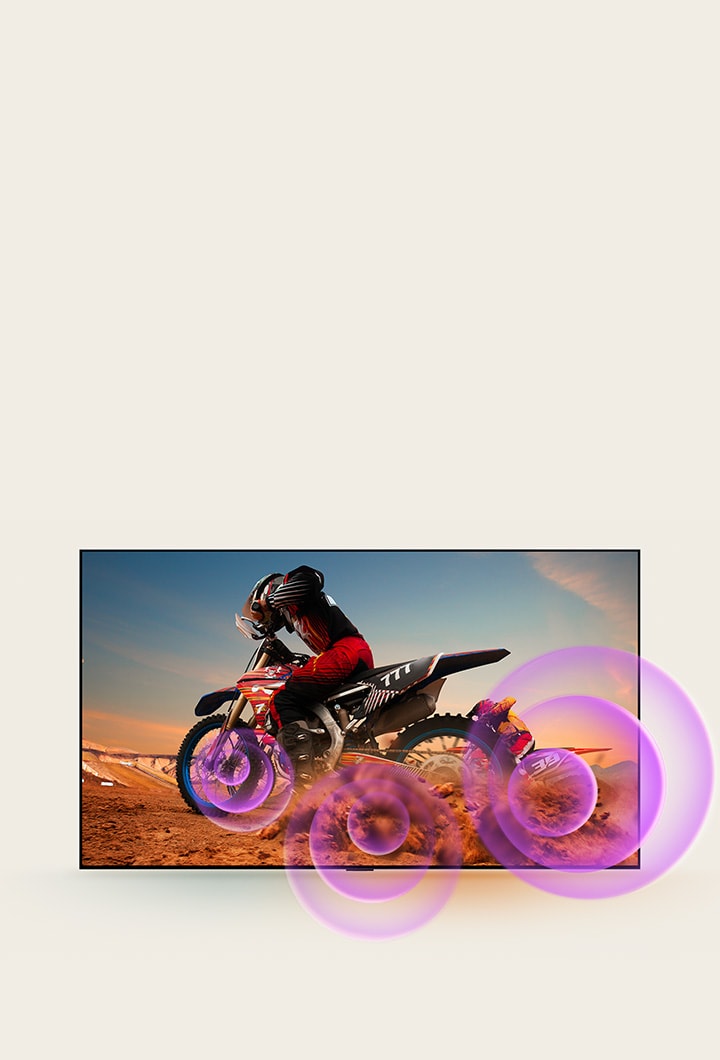 Der LG OLED-Fernseher zeigt einen Mann auf einem Motorrad mit lila abstrakten Kreisen, die aus dem Lenkrad herausragen, um die Geräuschemission zu visualisieren.