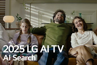 Titel ses, 2025 LG AI TV, Al Search. En familie på tre sidder på sofaen i deres stue