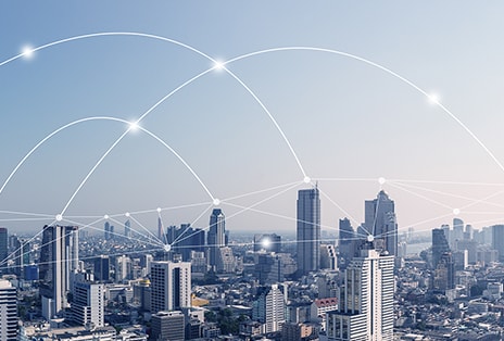 I hjertet af en kæmpeby udsender hver bygning adskillige linjer, der forbinder til hinanden.