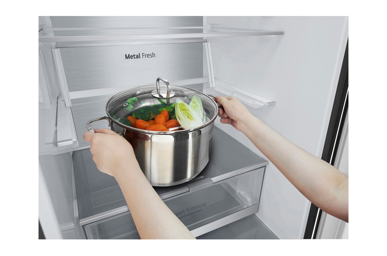 LG 2.03M 384L Kølefryseskab(Matte Black) - Energiklasse B, DoorCooling™ og Smart Diagnosis™ med Wi-Fi, GBB92MCABP