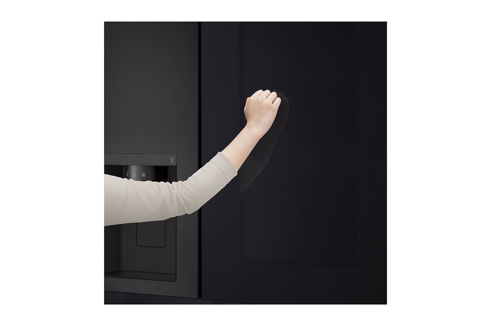LG 635L InstaView™ Side by Side (Matte Black), Energiklasse E, Vand-/isdispenser med vandtilkobling, Smart Diagnosis™ med Wi-Fi, GSGV80EPLL