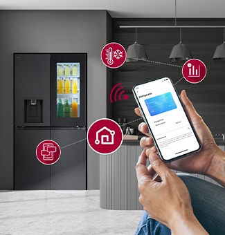 Moderne køkkeninteriør med InstaView-køleskab.