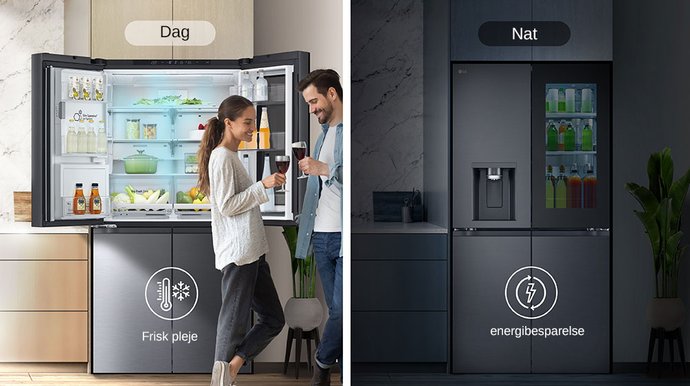 Billedet til venstre viser et par med glas i hænderne foran et åbent køleskab i dagtimerne. Kun den ene side af køleskabet er åbent, og blå, kold luft flyder ud af det. Termometerikonet, der betyder kold luft, befinder sig under billedet. Billedet til højre viser køleskabet i et køkken en mørk nat. Under billedet er der et elektrisk ikon, der betyder energibesparelse.