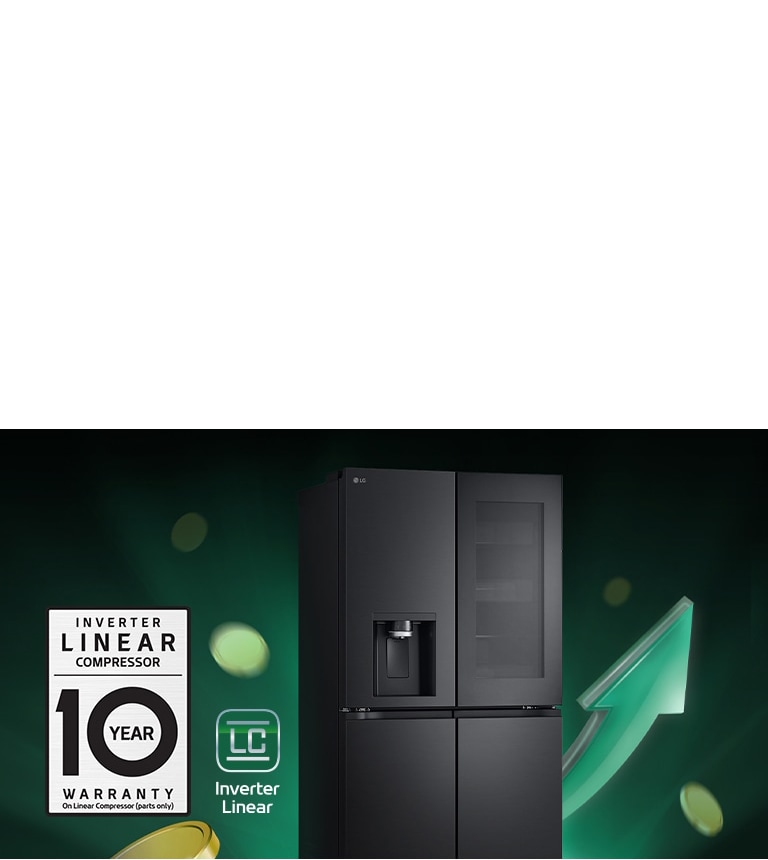 Køleskabet foran pile, der stiger op, og mønter, som hober sig op