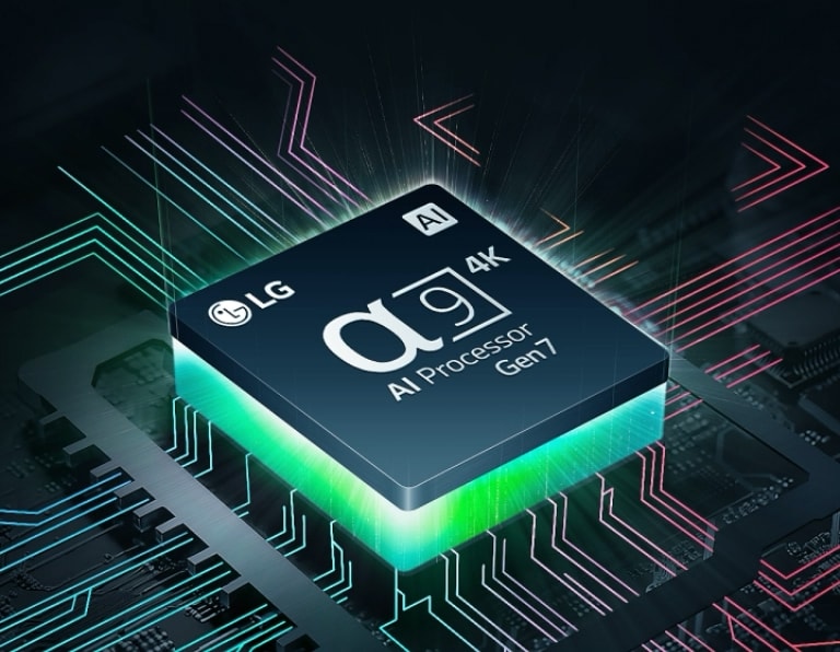 LG’s alpha 9 AI Processor Gen7 ses næppe i mørket. AI-processoren lyser grønt, og farverige lysbolte skyder ud af den. Flere bolte dukker op over bundkortet og strækker sig længere ud, og hvide prikker som stjerner er synlige og skaber indtryk af en intergalaktisk scene.