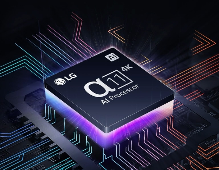 LG’s alpha 11 AI Processor 4K ses næppe i mørket. AI-processoren lyser lilla og pink, og farverige lysbolte skyder ud af den. Flere bolte dukker op over bundkortet og strækker sig længere ud, og hvide prikker som stjerner er synlige og skaber indtryk af en intergalaktisk scene.