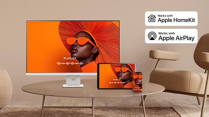 Den samme skærm bliver delt på både en LG Smart Monitor, en bærbar computer, en tablet og en smartphone gennem AirPlay 2 og Screen Share.