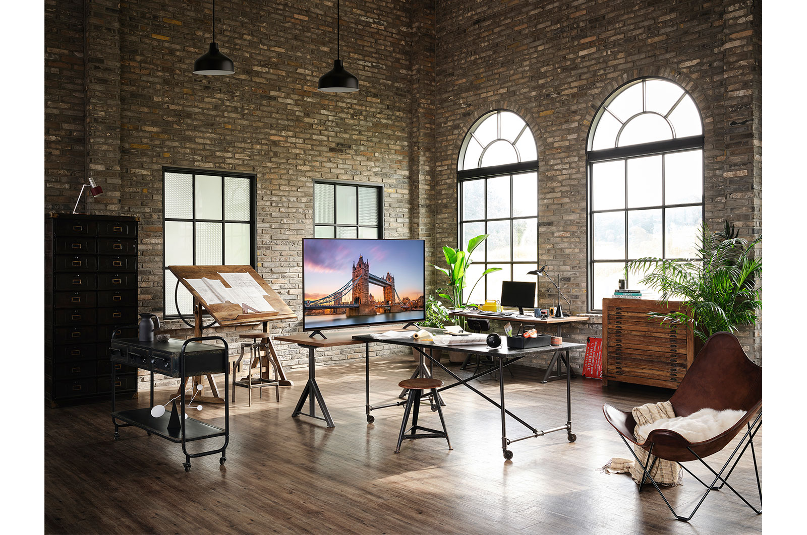 LG سلسلة تلفزيون LG UHD 4K‏ 75 بوصة UP77، بتصميم شاشة السينما الرائع بدقة 4K والمزود بتقنية Active HDR ونظام تشغيل WebOS بالإضافة إلى تقنية Smart AI ThinQ , 75UP7750PVB