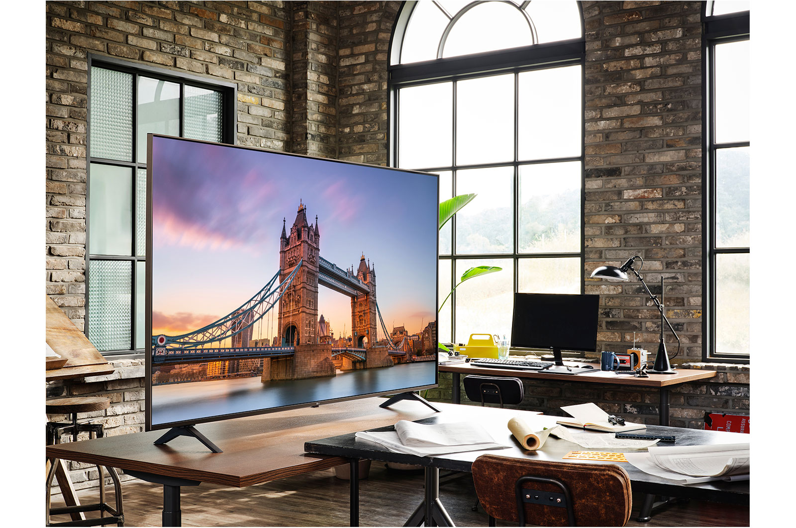 LG سلسلة تلفزيون LG UHD 4K‏ 75 بوصة UP77، بتصميم شاشة السينما الرائع بدقة 4K والمزود بتقنية Active HDR ونظام تشغيل WebOS بالإضافة إلى تقنية Smart AI ThinQ , 75UP7750PVB