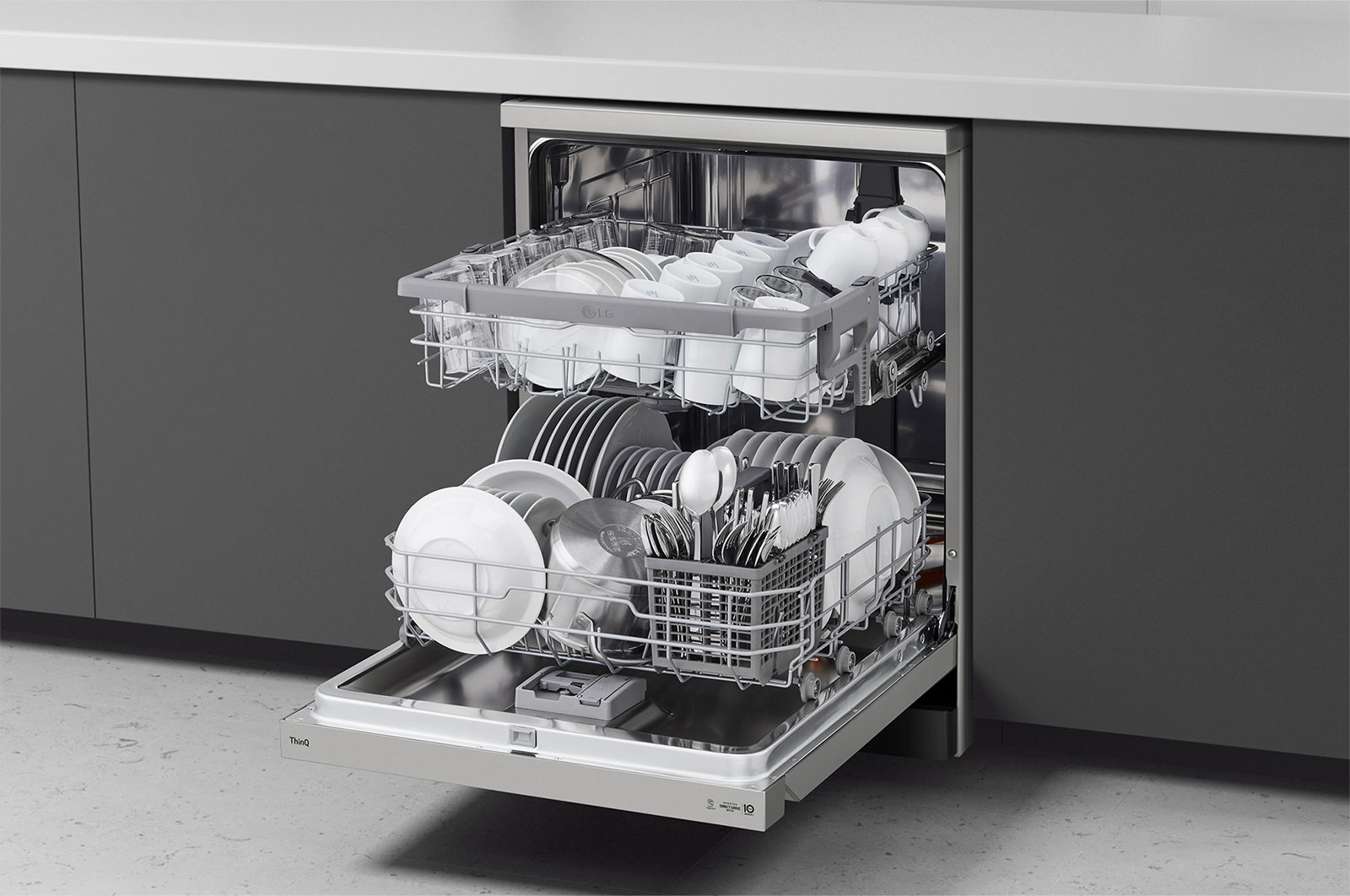 LG Dishwasher QuadWash™ Steam | Silver | 14 Place Settings, DFC532FPE