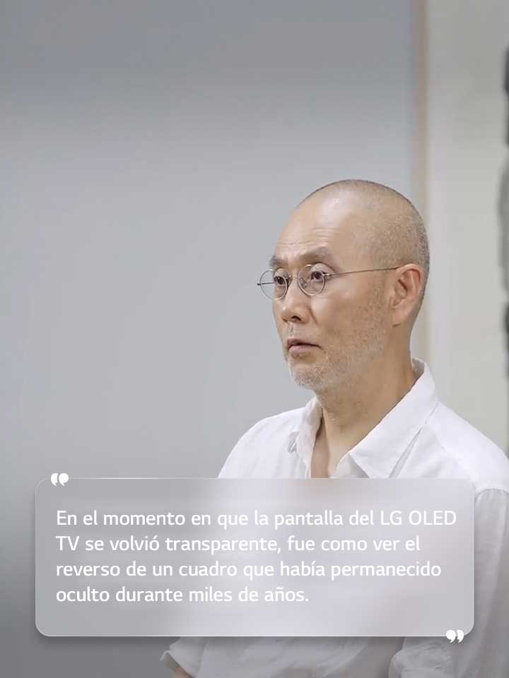 Entrevista a Suh Do ho con un texto que dice: «En el momento en que la pantalla del LG OLED TV se volvió transparente, fue como ver el reverso de un cuadro que había permanecido oculto durante miles de años».