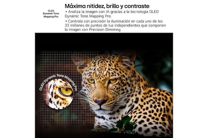 Un salón con una LG OLED TV montada en la pared. En el televisor se ve una cadena montañosa contra un cielo nocturno oscuro y lleno de estrellas. La escena está dividida por la mitad. Un lado muestra una versión más opaca y gris del paisaje denominada pantalla sin Perfect Black. El otro lado muestra una imagen más agradable con un rango más amplio y dinámico de blancos y negros. Esta pantalla está eqtiquetada como pantalla con Perfect Black. El logo de la certificación también es visible: la tecnología Perfect Black ofrece unos niveles de negro menores o iguales a 0,24 nit de hasta 500 lux.