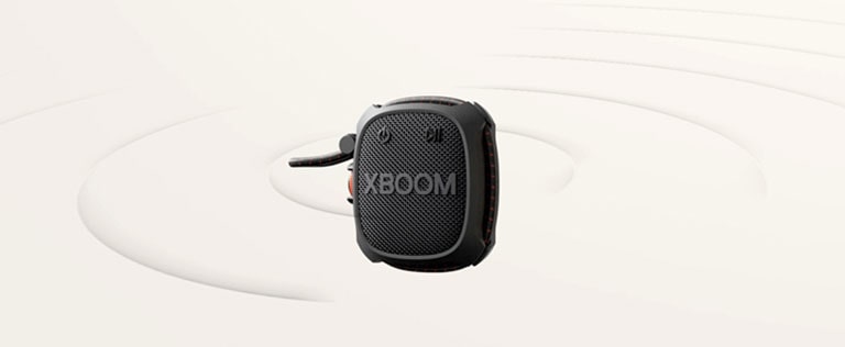 Potentes gráficos de sonido están saliendo del LG XBOOM Go XG2T para mostrar el aumento de sonido.