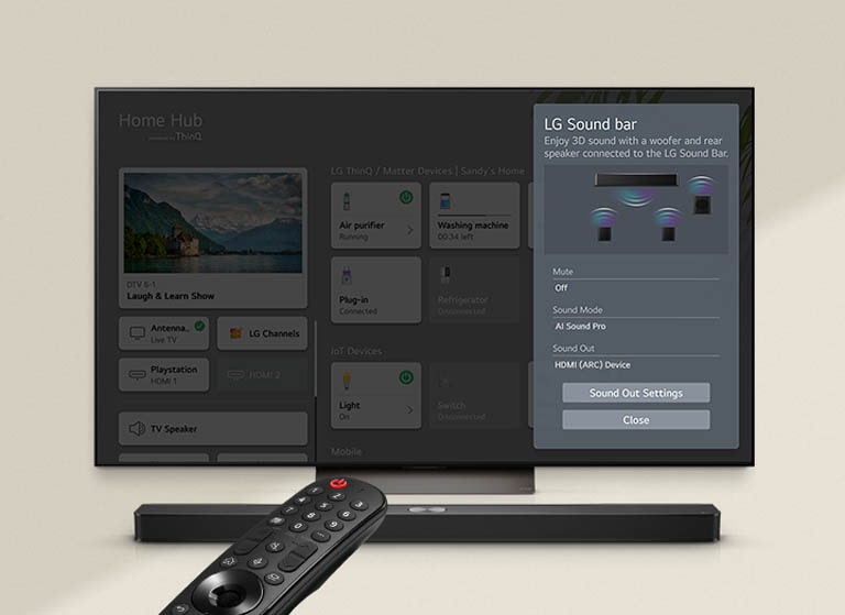 LG Remote apunta hacia un televisor LG con una barra de sonido LG debajo. El televisor LG muestra el menú del WOW Interface en la pantalla.