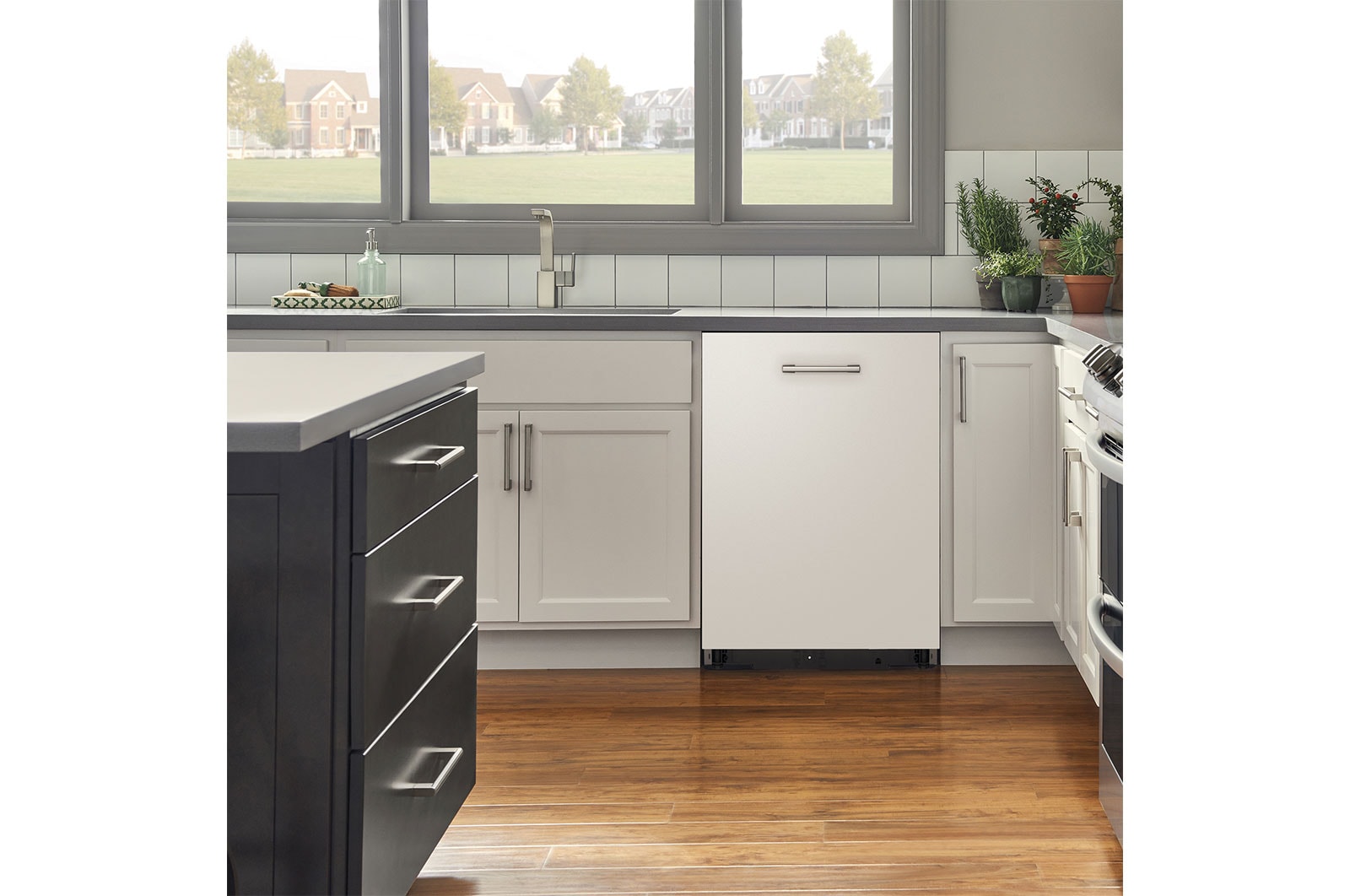 LG Lavavajillas Integrable, LG QuadWash™ Steam, B con lavado a vapor y tercera bandeja , DB365TXS