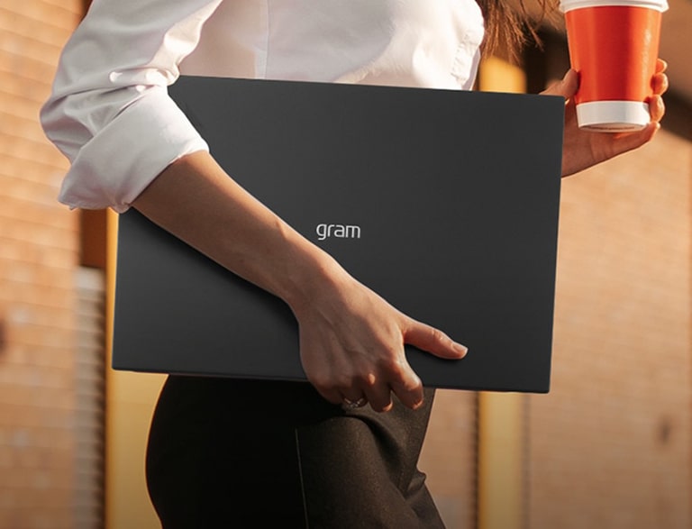 LG gram permite alta portabilidad al ser ultraligero y fino