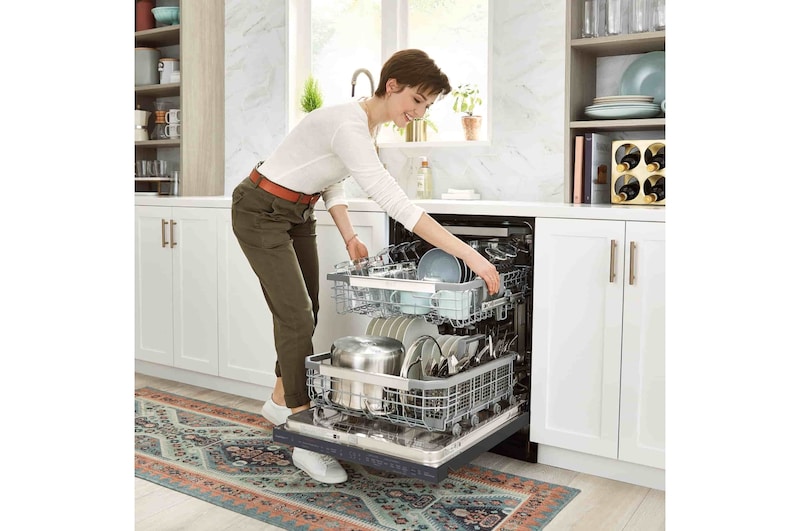 LG Outlet Lavavajillas LG QuadWash™ , TrueSteam, Acero negro mate, clasificación C, con lavado a vapor y tercera bandeja, DF455HMS.OUTLET