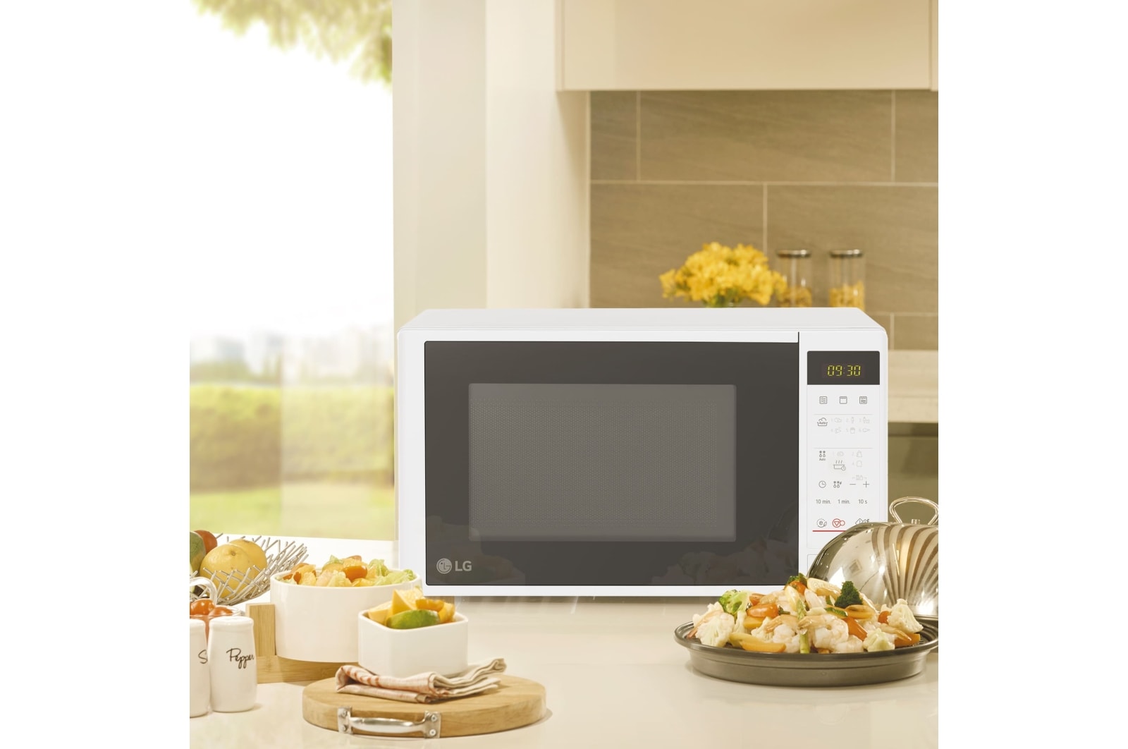 LG Microondas con grill de 700W, 19 litros de capacidad, tecnología I-Wave, menús automáticos, descongelación automática, modo ECO ON, color blanco y control táctil , MH6042DW