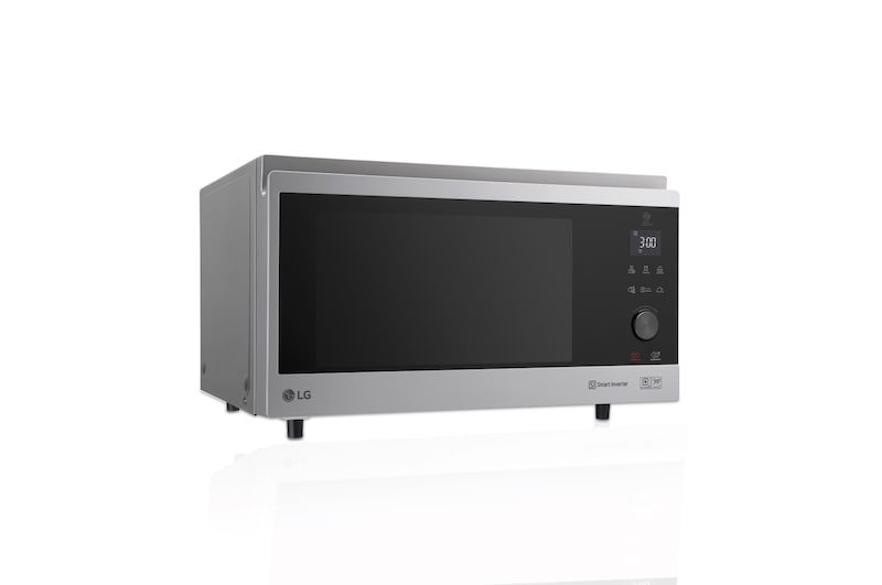 Vista frontal de Horno Convección Microondas 4 en 1 Smart Inverter, con función freidora de aire, color Acero-Negro 1100W de 39 litros, MJ3965ACS