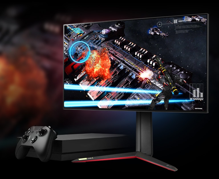 Monitor 27GP95RP con la pantalla de un juego de disparos. Al lado del monitor se visualiza una consola de videojuegos.