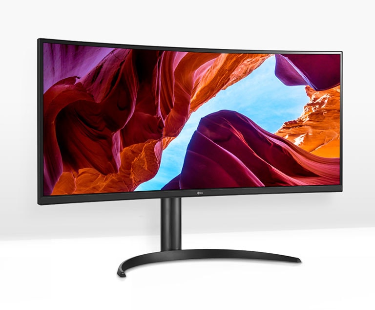 El panel IPS de LG muestra una precisión del color impecable. Un ángulo de visión mucho más amplio y cobertura del 99% del espectro de color sRGB con el apoyo del HDR10