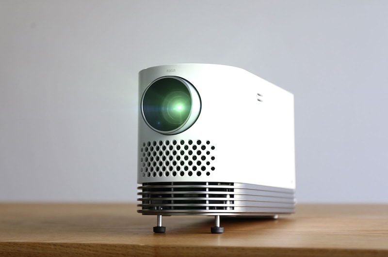 LG Proyector HF80LSR - LG CineBeam (hasta 120", fuente láser, 2.000 lúmenes, 1920 x 1080) 150,000:1, HF80LSR