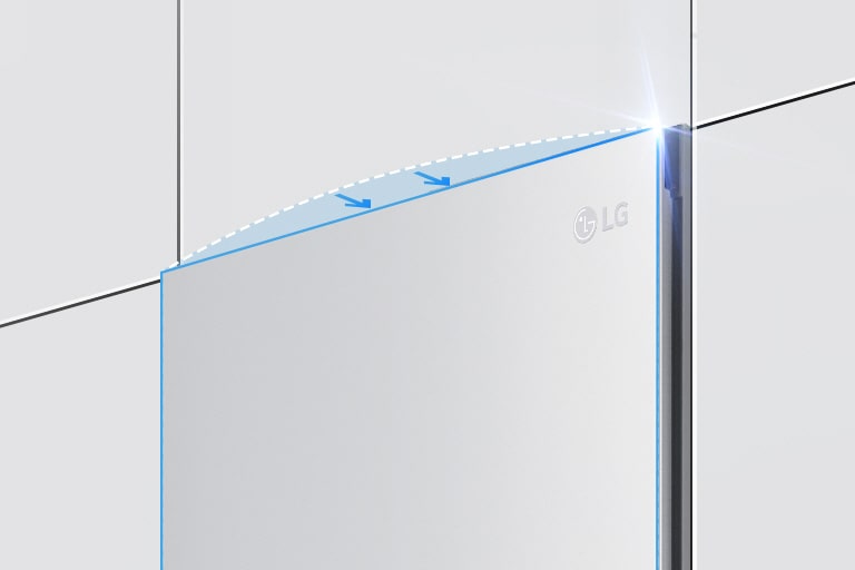 La parte superior del frigorífico se muestra en un ángulo con dos flechas apuntando hacia la pared que indica que el frigorífico está al ras con los muebles de cocina que lo rodean.