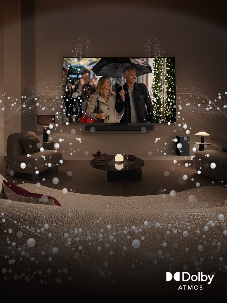 Una acogedora sala de estar tenuemente iluminada, un televisor OLED de LG que muestra a una pareja usando un paraguas y gráficos circulares brillantes que rodean la habitación. Logotipo de Dolby Atoms en la esquina inferior izquierda.