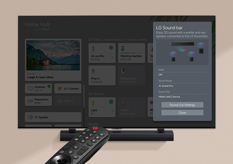 Un mando a distancia apuntando a un televisor LG que muestra los ajustes en la parte derecha de la pantalla.