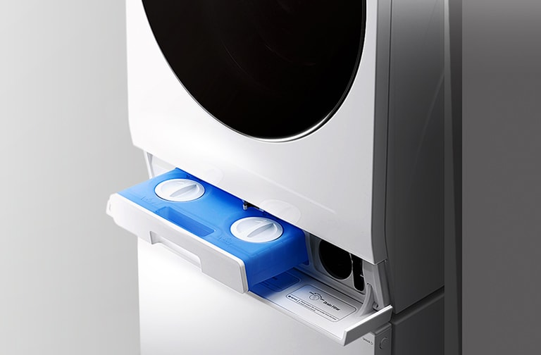 La lavasecadora LG SIGNATURE se coloca en el lado izquierdo de la imagen, la caja de autodosificación está abierta.