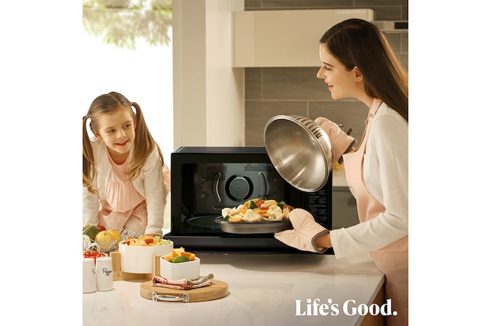 LG Horno Convección Microondas 4 en 1 Smart Inverter, con función freidora de aire, color Negro 1100W de 39 litros, MJ3965BPS