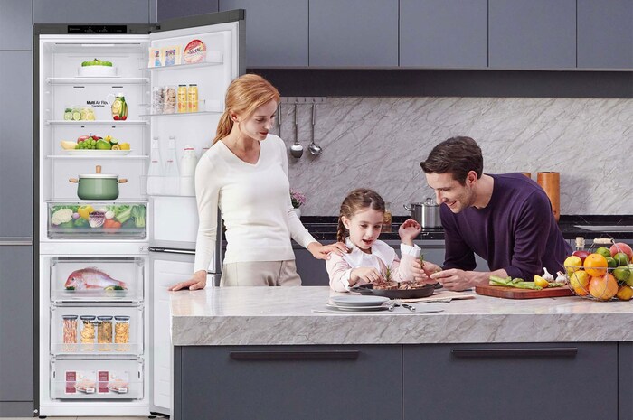 LG Frigorífico Combi, 1,86m, Clasificación E, capacidad de 374l, Inox Grafito Antihuellas, serie 3, GBP31DSLZN