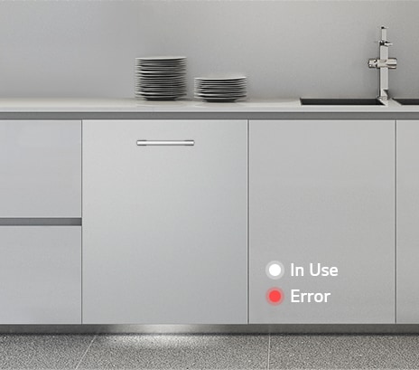 Lavavajillas empotrado LG en la cocina con luz blanca que indica el estado operativo y luz roja que indica un error.