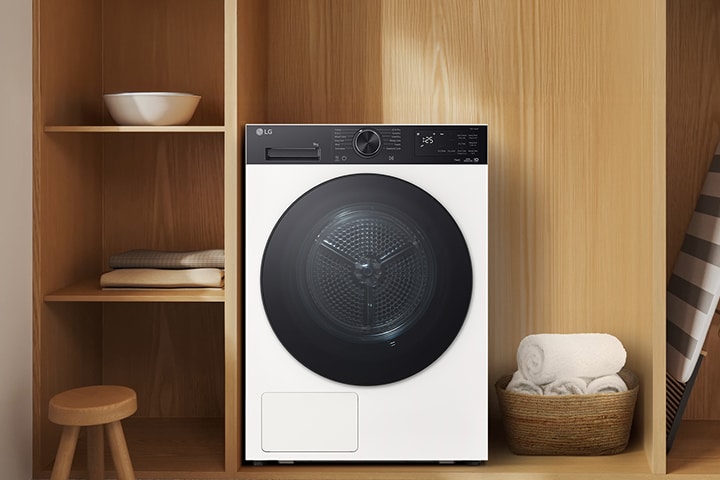 Un vídeo que muestra una secadora LG funcionando en un interior con temática de madera mientras se muestra la función AI Dry.