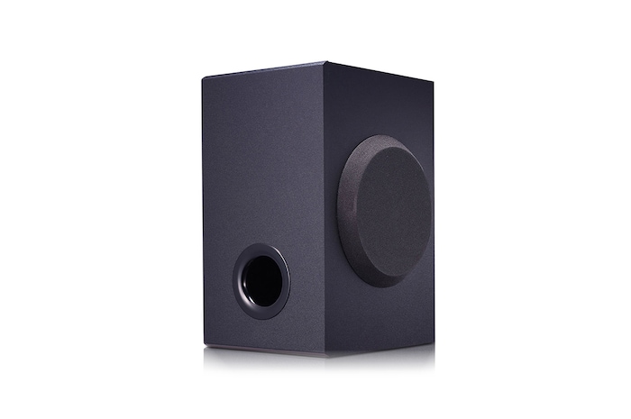 LG Barra de sonido LG SQC1 con 160W de potencia y 2.1 canales. Sonido envolvente Dolby Digital con bajos potentes. Conectividad Bluetooth, USB y entrada óptica. Completa tu televisor , SQC1